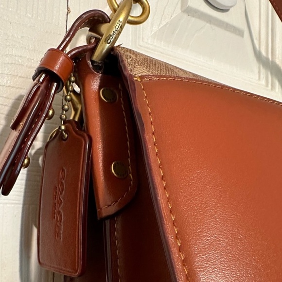 Coach Beat Shoulder Bag In Signature Canvas With Horse And Carriage Print - Picture 4 of 5